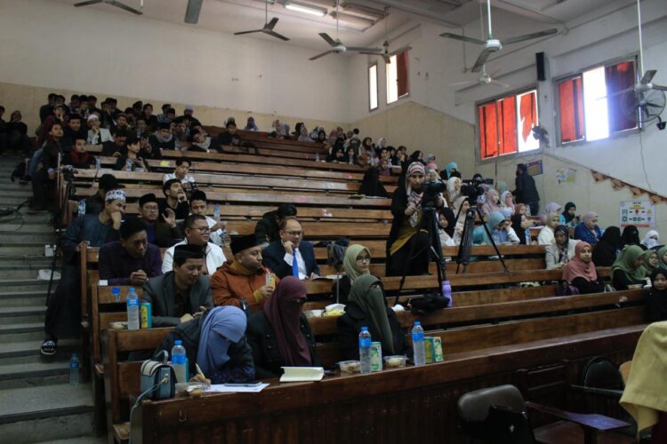 Ulama Perempuan Indonesia  Iffatul Umniati  Ismail  Raih Doktor Ushul Fikih di Univertas Al Azhar Kairo dengan Predikat Summa Cumlaude