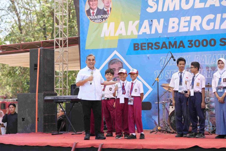 Muzani Tinjau Simulasi 3 Ribu Siswa Makan Bergizi Gratis di Batang, Jawa Tengah