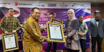 Puluhan Tokoh Nasional Raih Anugerah Sahabat Pers dan Pin Emas Dalam Konvensi Nasional SMSI
